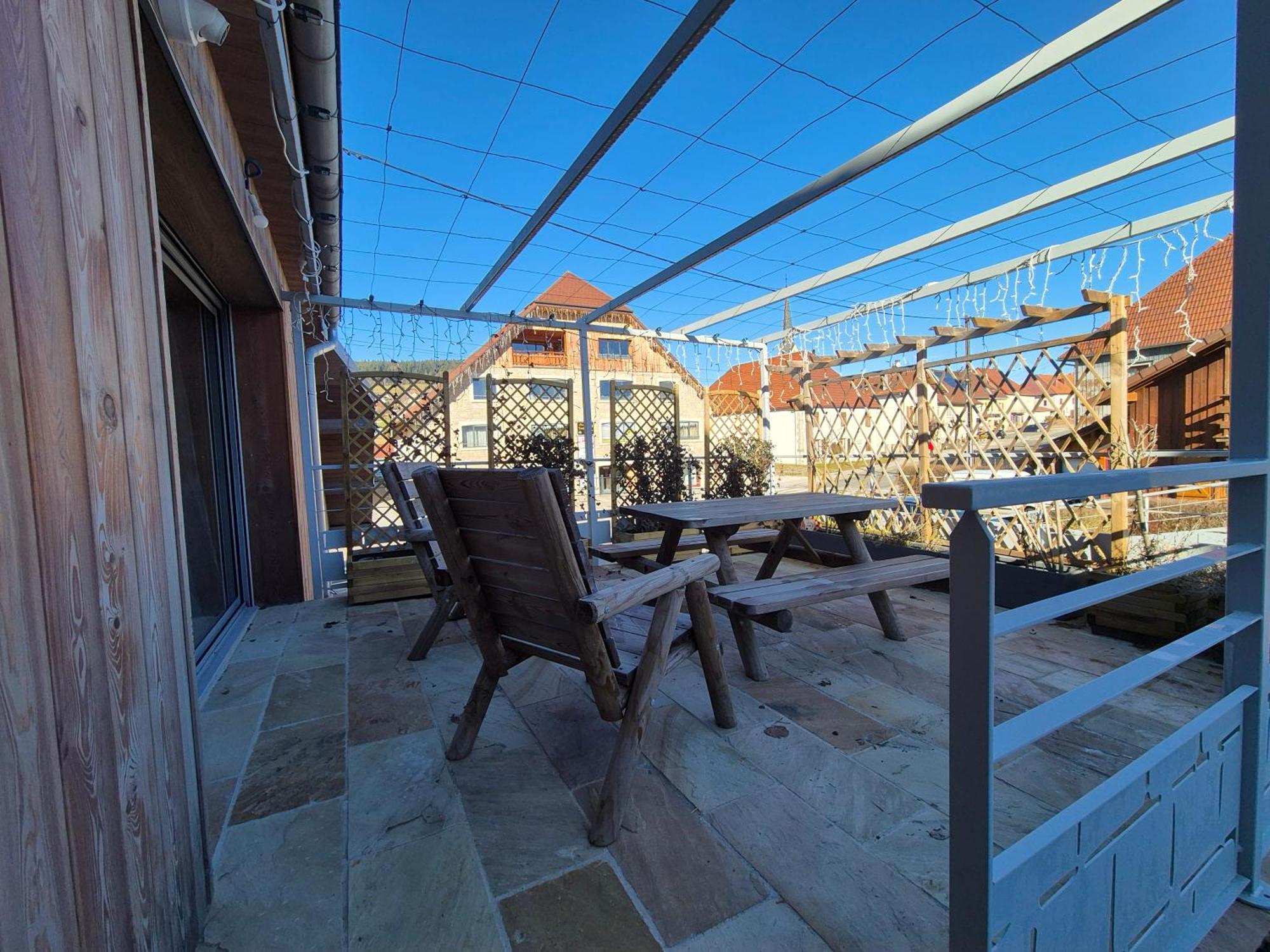 Del Vino Bar A Vin & Guitares Appartement Sauna Terrasse Garage Orchamps-Vennes Exterior foto